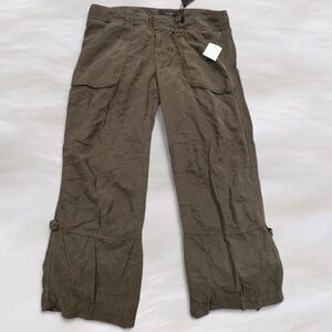 Sanctuary Women's Cropped Cargo Style Pants in Army Green